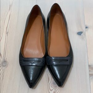 Nine West black pointed toe flat loafer 8.5M